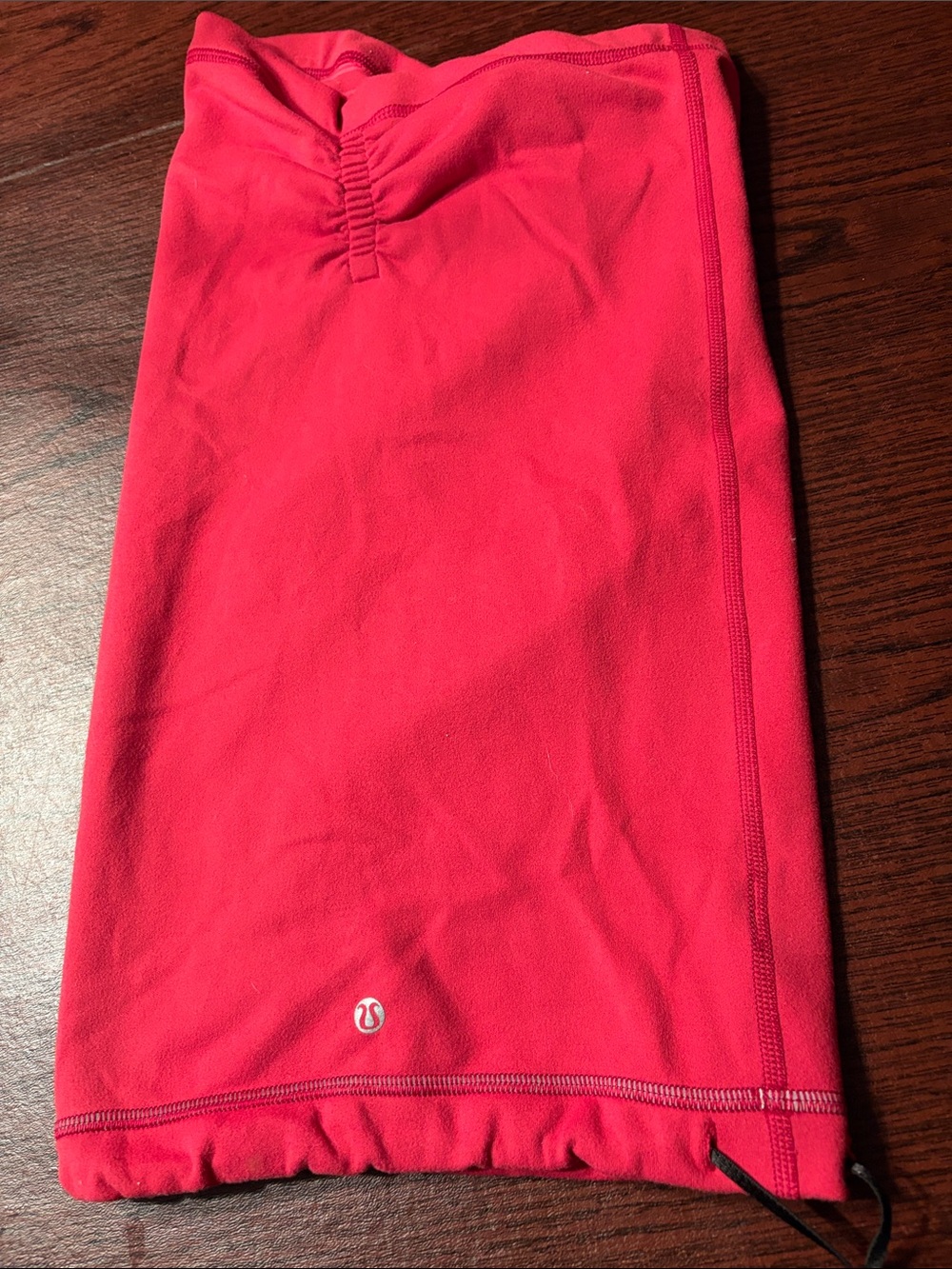 Lululemon red neck warmer